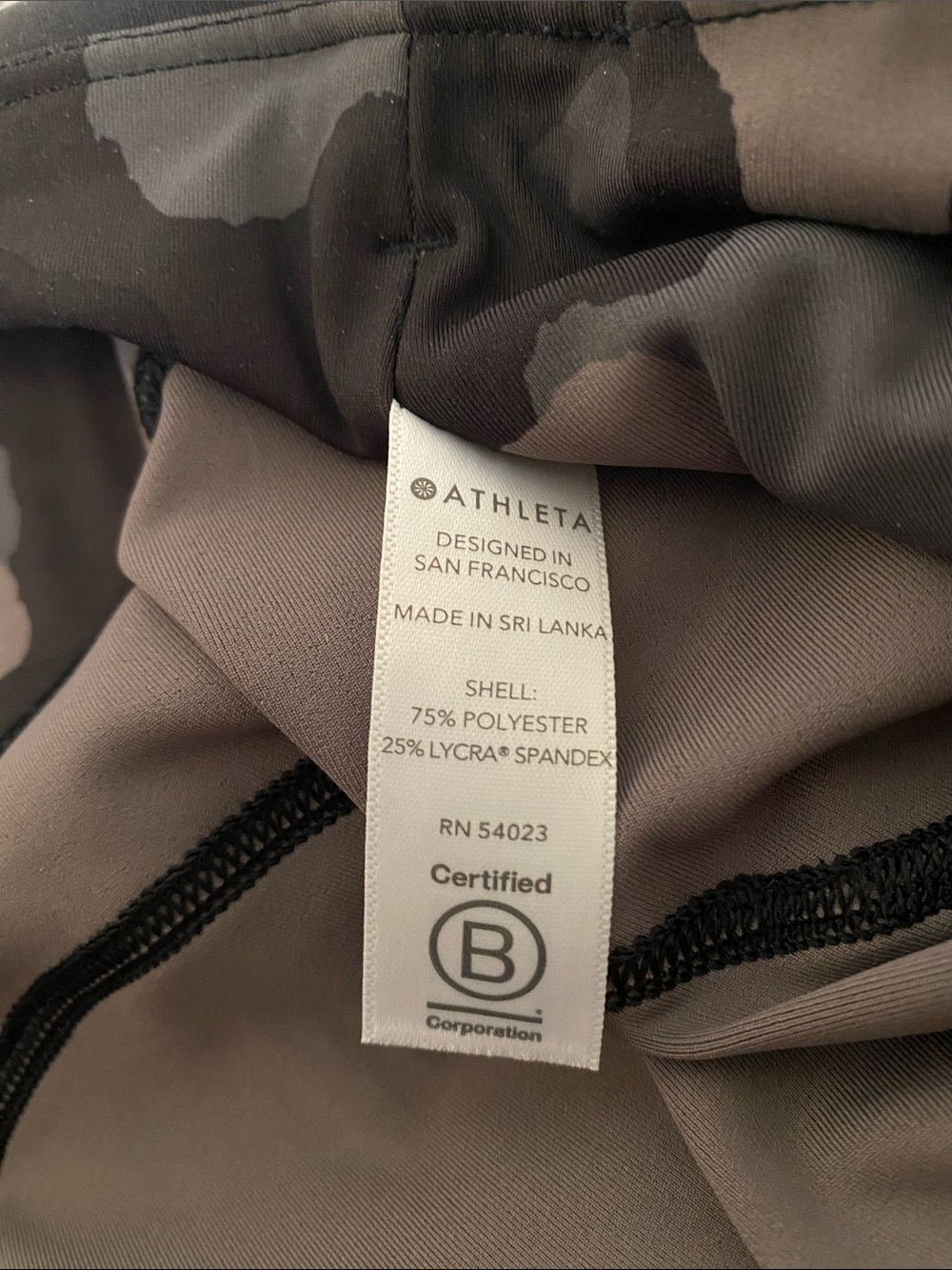 Athleta Lightning Camo 7/8 Tight Leggings, Size 1X - Picture 5 of 5